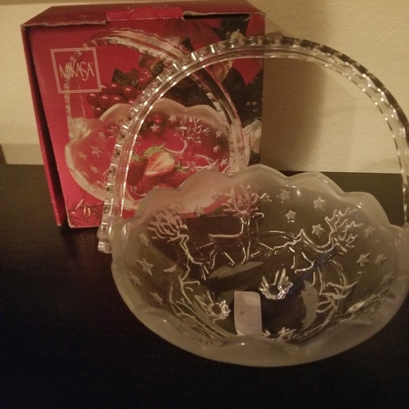 Mikasa Handled Basket - Picture 6 of 6